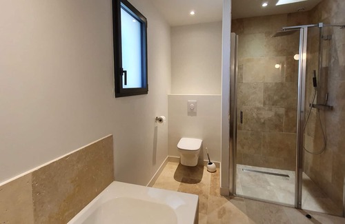 Gordes House | Suite Pagnol - King Size - Shower+Bath - Forest vi