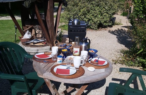 Calorguen Cottage | Suite- Saint Suliac-Family-Ensuite with Bath-Garden view