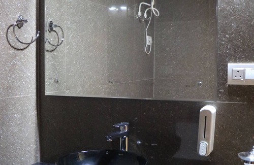 Shivanandi Hotel | SUKOON DK