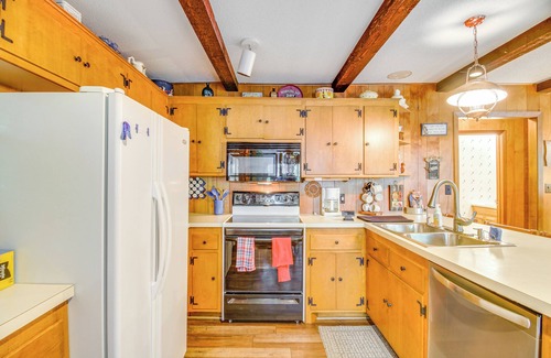 Hillman Cabin | Sullivan Lake Retreat w/Private Dock + Fire Pit!