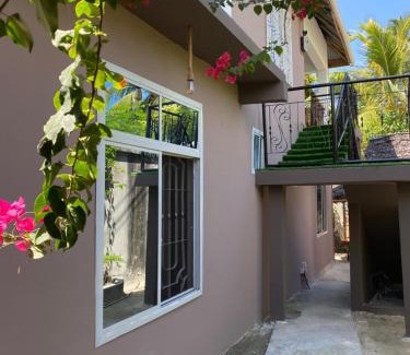 Bwejuu Beach Bed & Breakfast | Sumaku Beach House