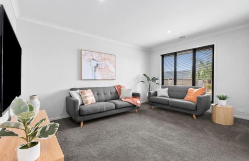 Armstrong Creek House | Summer Breeze - 10 mins to Barwon Heads & Torquay!