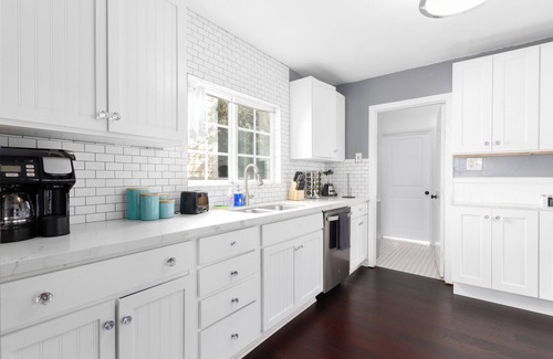 Stockton House | Summer discounts! King Bed, Sleeps 10, Pets ok mini-golf, arcade CLOSE 2 ALL