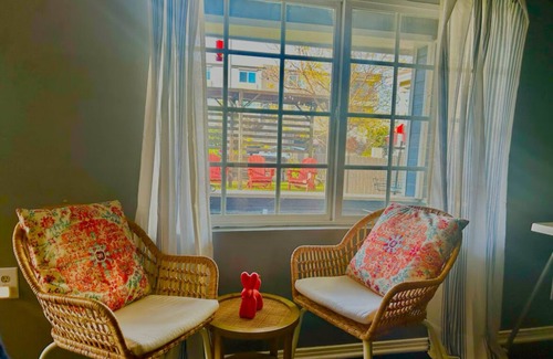 Stockton House | Summer discounts! King Bed, Sleeps 10, Pets ok mini-golf, arcade CLOSE 2 ALL