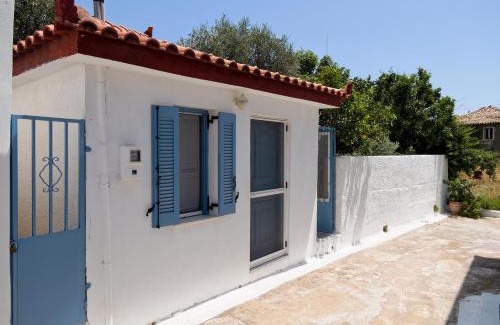 Pylos-Nestoras Apartment | Summer Garden Studio - village location