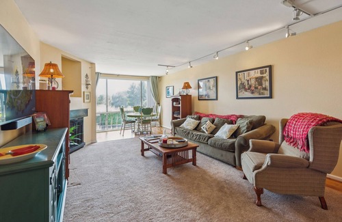 Valley Glen Apartment | Summer Retreat Sunlit Views, and POOL OPEN