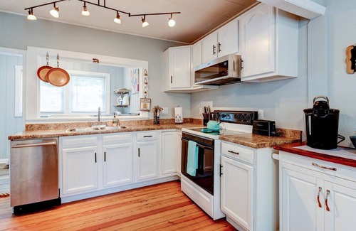 Swannanoa House | Summer Sale! Near downtown Asheville, Warren Wilson, & Blue Ridge!