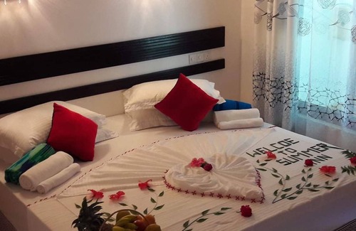 Male House | Summer sky thoddoo