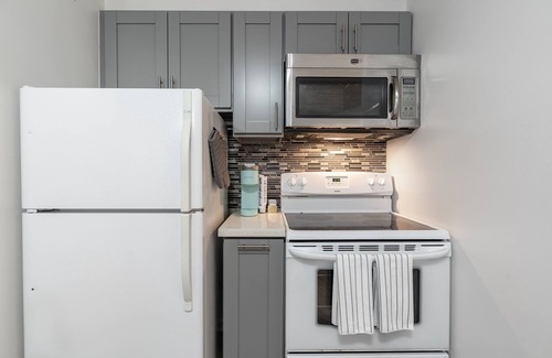 Downtown Honolulu Condo | 😎 Summer Special - Downtown Honolulu Skyview - 1Bed+Den- Free Parking 🏄♂️