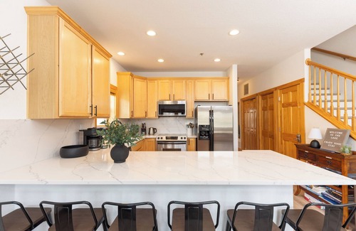 Dillon Condo | Summit County Basecamp: Escape to the Mountain Lake! Garage-Grill-In Town!