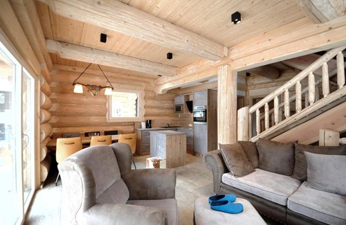 Pfunds Ski Chalet | Summit Lodges