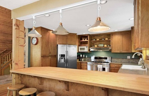 Hyak Cabin | Summit Log Cabin With Hot Tub & Sauna