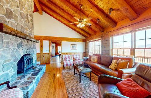 Easton House | Summit Solitude