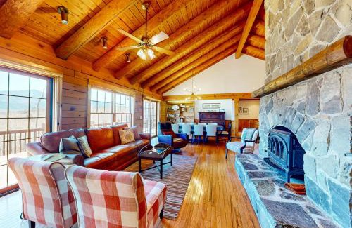 Easton House | Summit Solitude