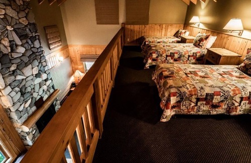 Winthrop Cottage | Sun Mountain Lodge -Beautiful Grand Suite Cabin on Patterson Lake