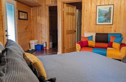 Edson Bed & Breakfast | Sundance Country Lodge B&B