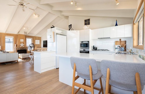 Bonbeach House | Sundaze in Bonbeach by Property Mums