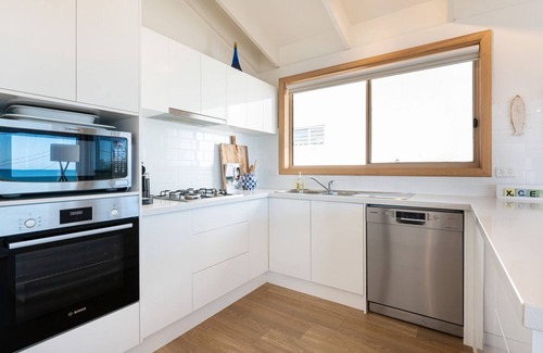 Bonbeach House | Sundaze in Bonbeach by Property Mums