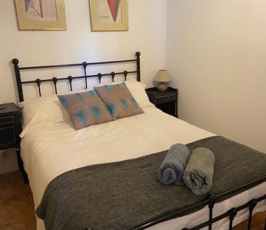 Genneteil House | Sunflower Cottage