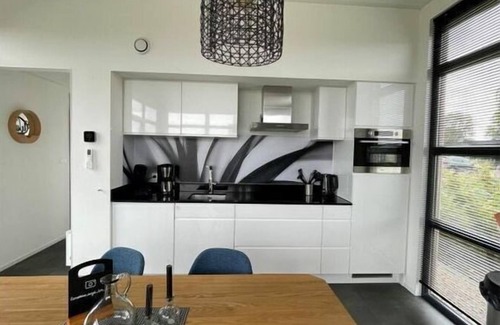 Enkhuizen Ski Chalet | "Sunkiss at the IJsselmeer"