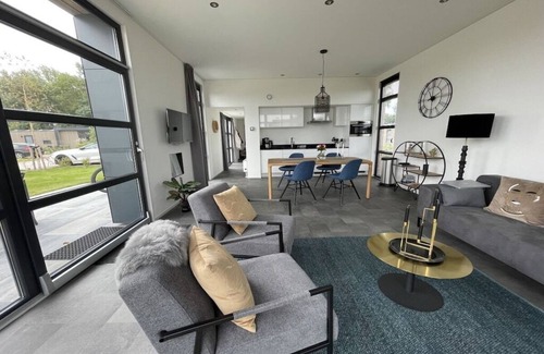 Enkhuizen Ski Chalet | "Sunkiss at the IJsselmeer"