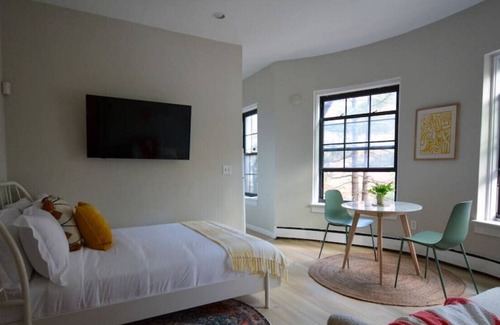 Prudential - St. Botolph Apartment | Sunkissed Studio near South End