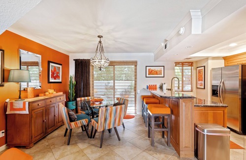 Historic Tennis Club House | Sunkist at 411 | Walking Distance to Downtown PS!