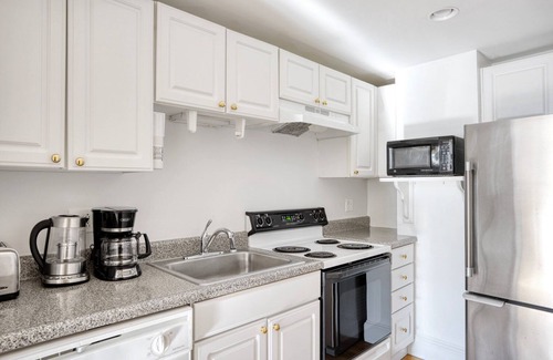 Beacon Hill Apartment | Sunlit Beacon Hill 2BR w/W/D, nr Boston Common, by Blueground