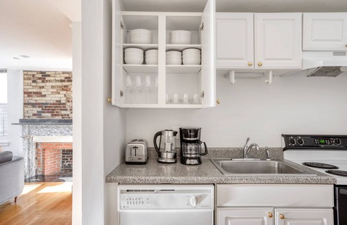 Beacon Hill Apartment | Sunlit Beacon Hill 2BR w/W/D, nr Boston Common, by Blueground