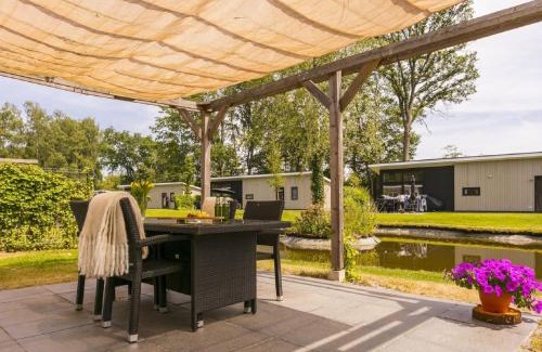 Lochem Ski Chalet | Sunlit Chalet by the Pond