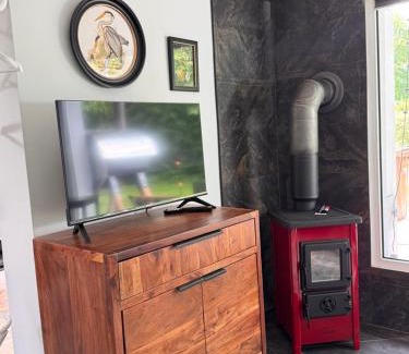 Krummendorf Apartment | Sunlit Garden am Wald Strand Warnowufer