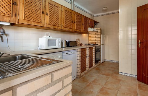 Urbanizacao dos Calicos House | Sunny 2BDR House W/Private Pool by LovelyStay