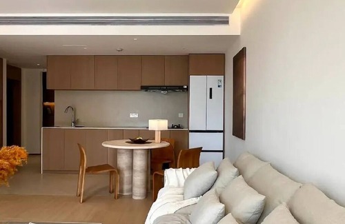 Xuhui Apartment | Sunny Abode鼎园D Newly renovated near Xintiandi