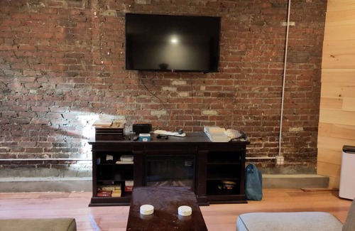 Roxbury Apartment | sunny and oversized in quiet area