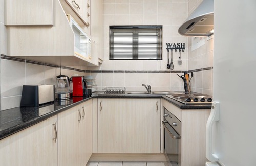 Mouille Point Apartment | Sunny and Warm Apartment | Great Location | DSTV