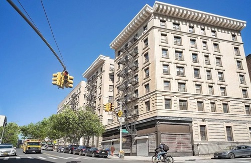 Harlem Apartment | Sunny Apartment in Harlem. 3 blocks from Subway. Elevator Building and Security