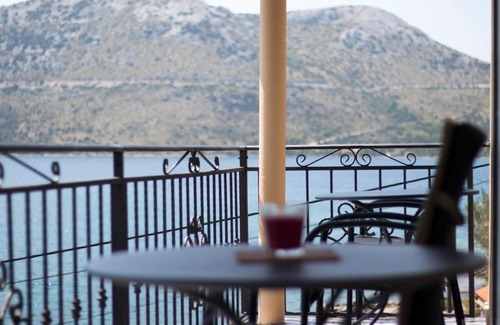 Rava Apartment | Sunny Apartment Stella