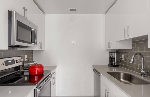 Back Bay Apartment | Sunny Back Bay 1BR w/W/D nr Newbury St, by Blueground