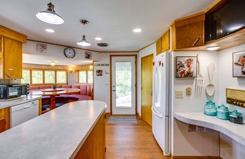 Cedaredge House | Sunny Cedaredge Home w/Mtn Views - Hike & Fish!