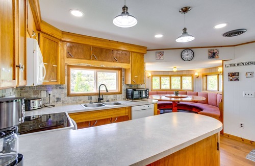 Cedaredge House | Sunny Cedaredge Home w/Mtn Views - Hike & Fish!