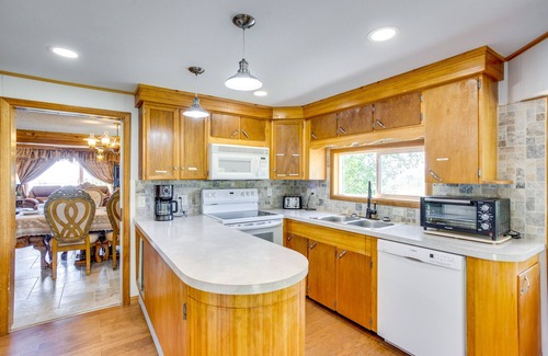 Cedaredge House | Sunny Cedaredge Home w/Mtn Views - Hike & Fish!