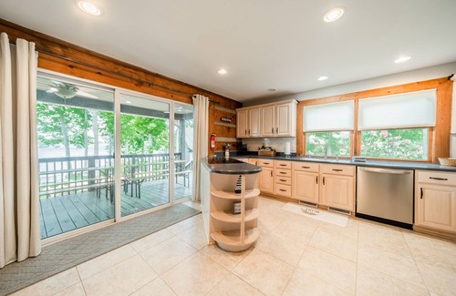 Denver House | Sunny Daze by SoCharm | Hot Tub and Great Views