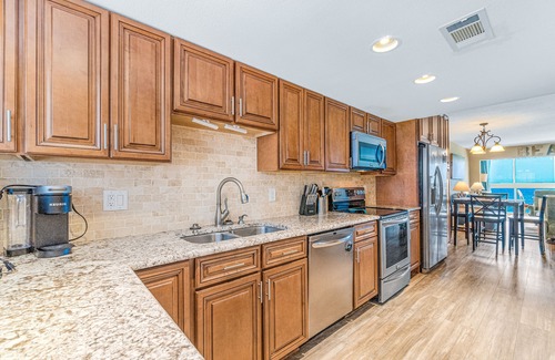 Gulf Shores Condo | Sunny, Gulf-front beach condo with central AC & a pool