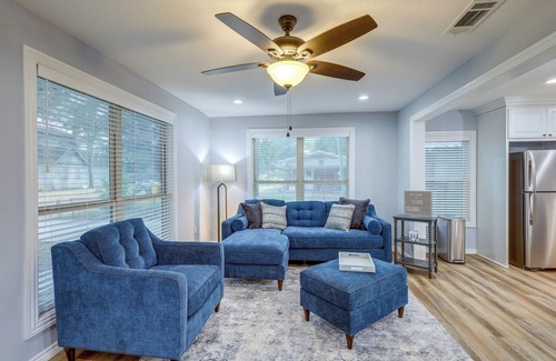 Hearne House | Sunny Hearne Home Near Universities!