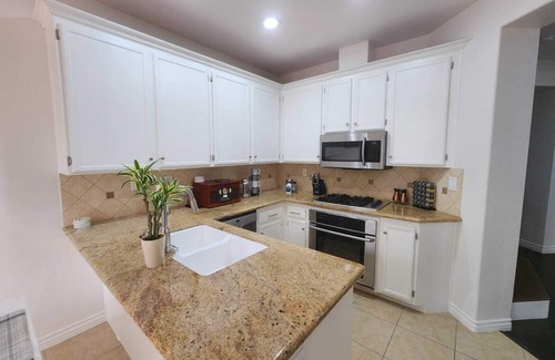 Miramar Ranch North House | Sunny San Diego Escape, 20 Mins to Beaches, Zoo, Downtown & Convention Center