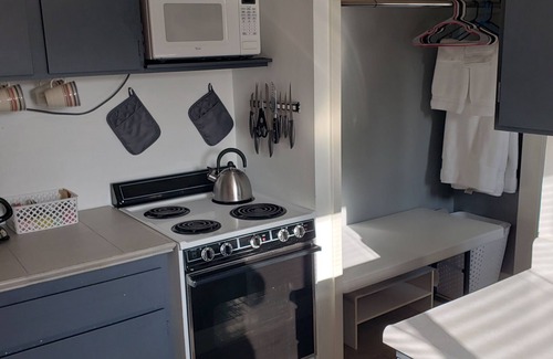 West Central Apartment | Sunny Studio - 30 nt min