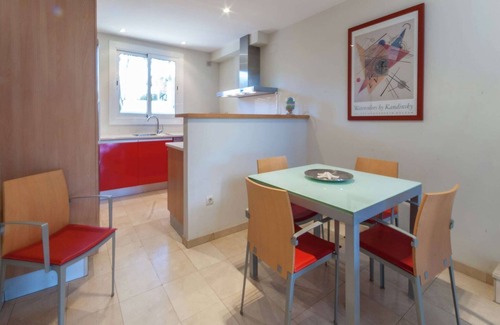 L'Escala House | Sunny Terrace Near Beach