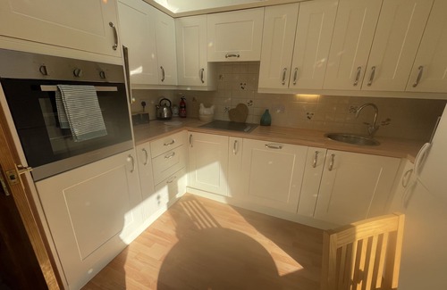 Veryan Cottage | Sunnyside - a holiday home that sleeps 2 guests in 1 bedroom