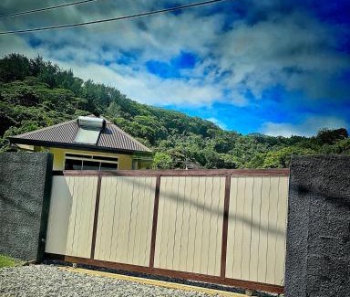 Uturoa House | Sunrise Lodge