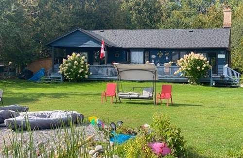 Kawartha Lakes Cottage | Sunrise net on Pigeon Lake 4 season cottage